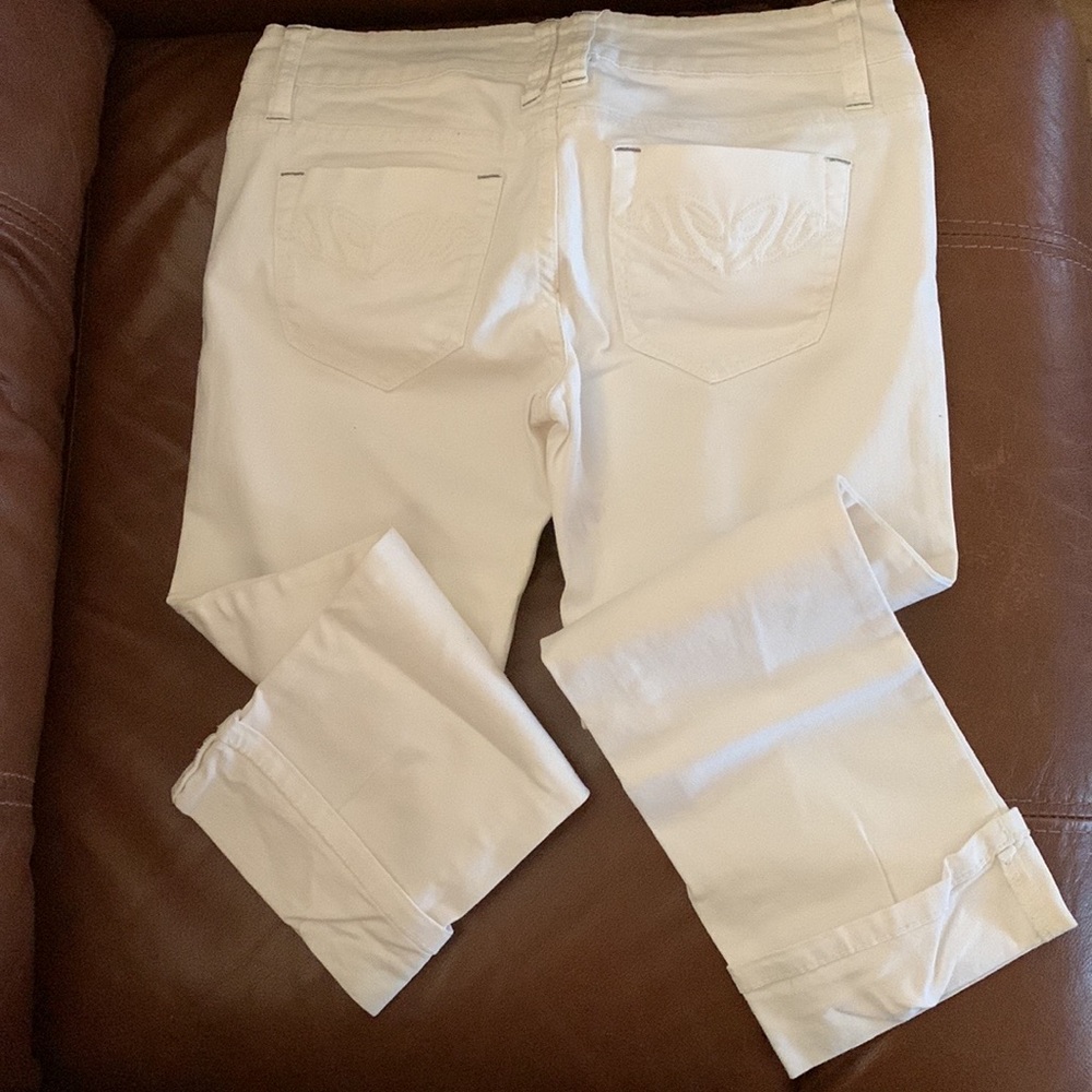 White Capri Bebe size 27 pants